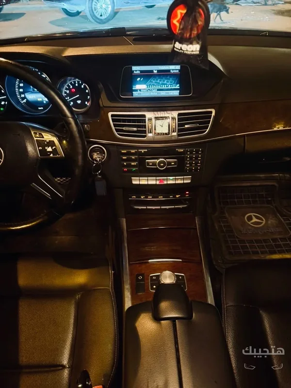 Interior view of 2015 Mercedes-Benz E200