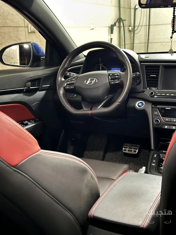 Interior view of 2018 Hyundai Avante