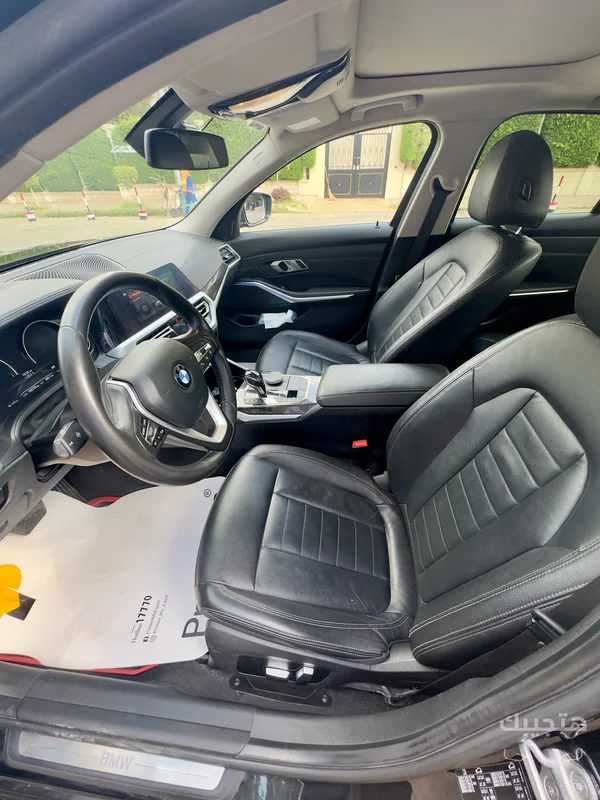 Interior view of 2020 BMW 320i