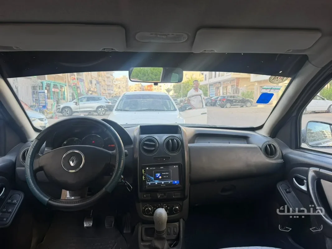 Interior view of 2016 Renault Duster
