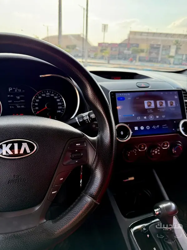 Interior view of 2017 Kia Cerato