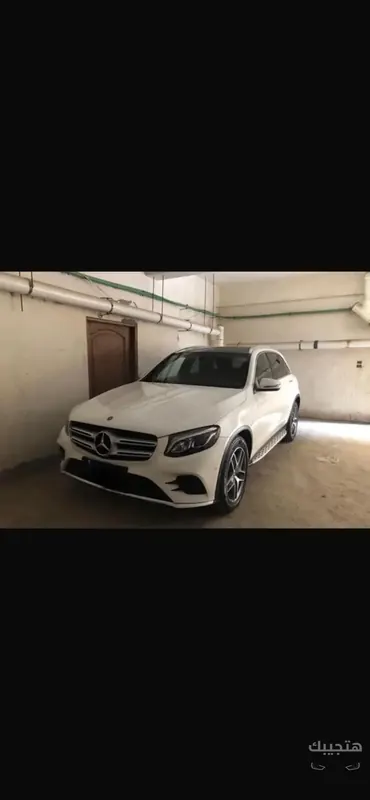 منظر أمامي وجانبي لسيارة مرسيدس بنز جي إل سي موديل 2019