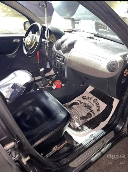 Interior view of 2013 Renault Sandero