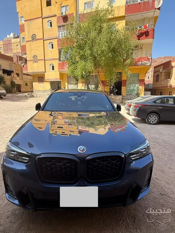Front view of 2025 BMW X4