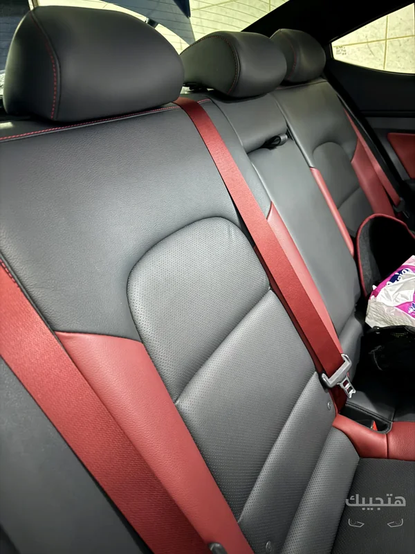 Interior view of 2018 Hyundai Avante