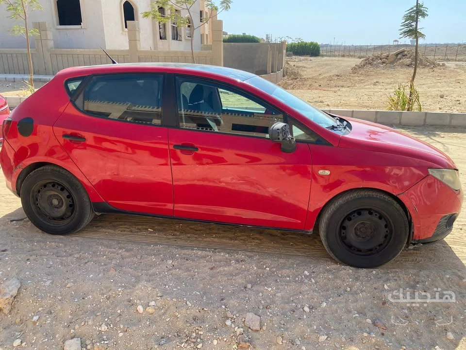 side view of 2012 SEAT Ibiza