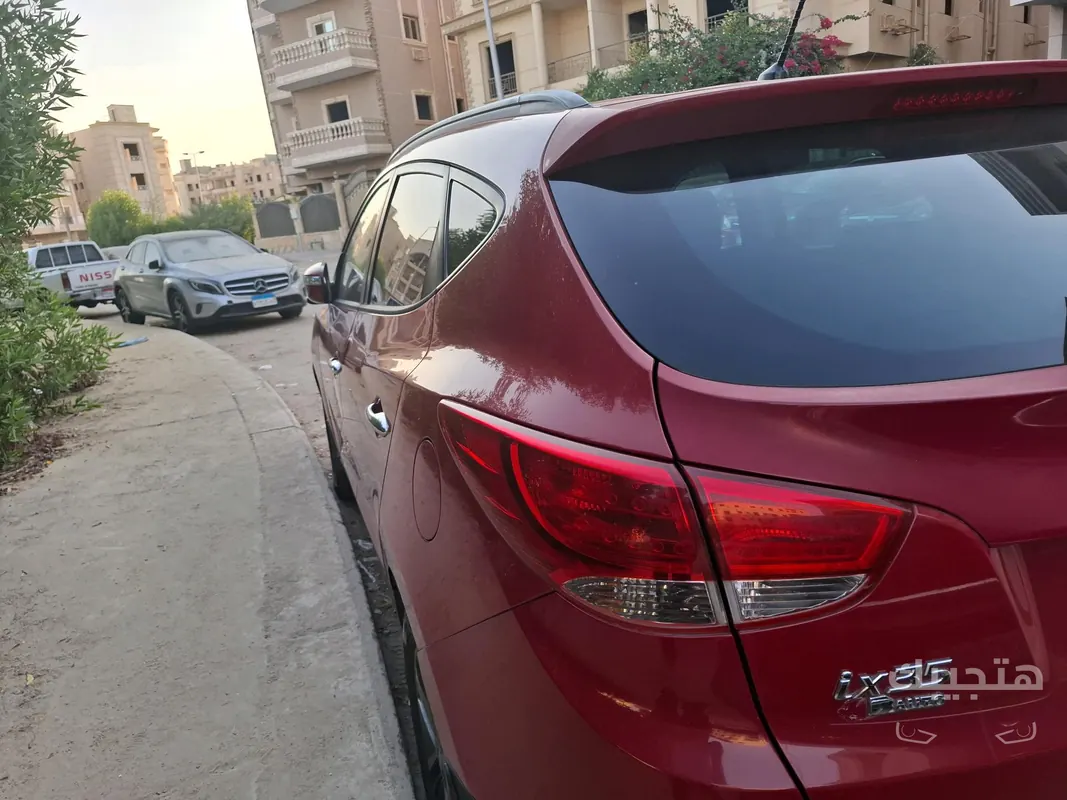 Rear and side view of 2016 Hyundai iX 35