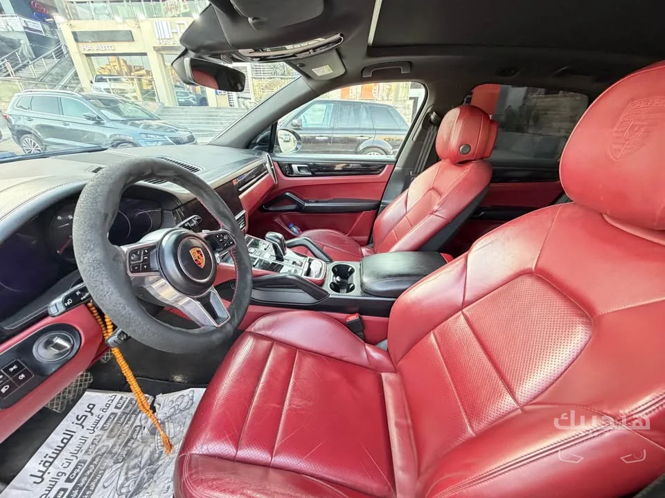 Interior view of 2021 Porsche Cayenne