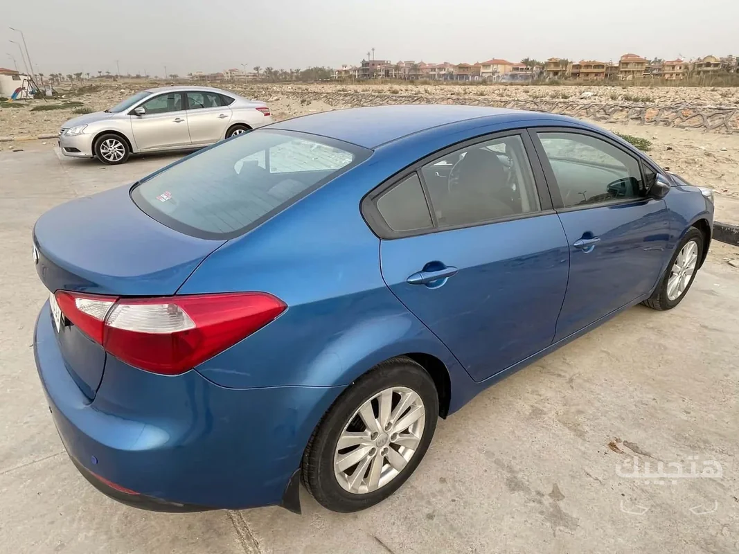 side and rear view of 2014 Kia Cerato
