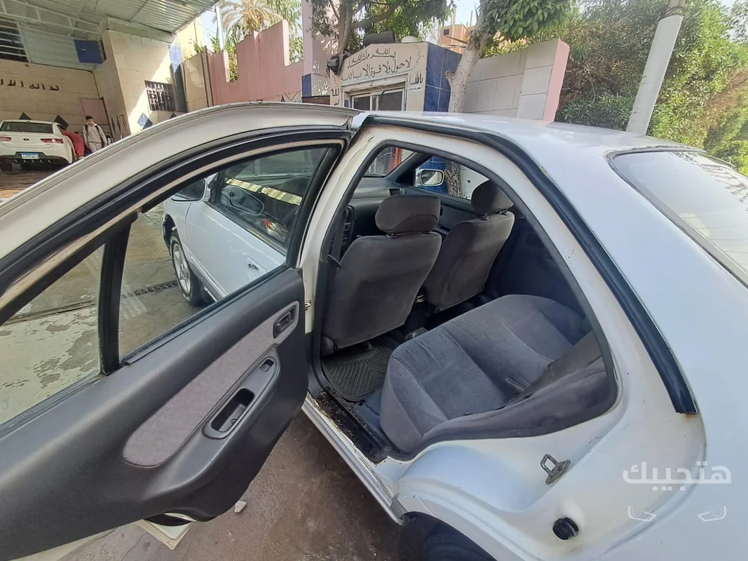 Interior view of 2000 Nissan Sunny