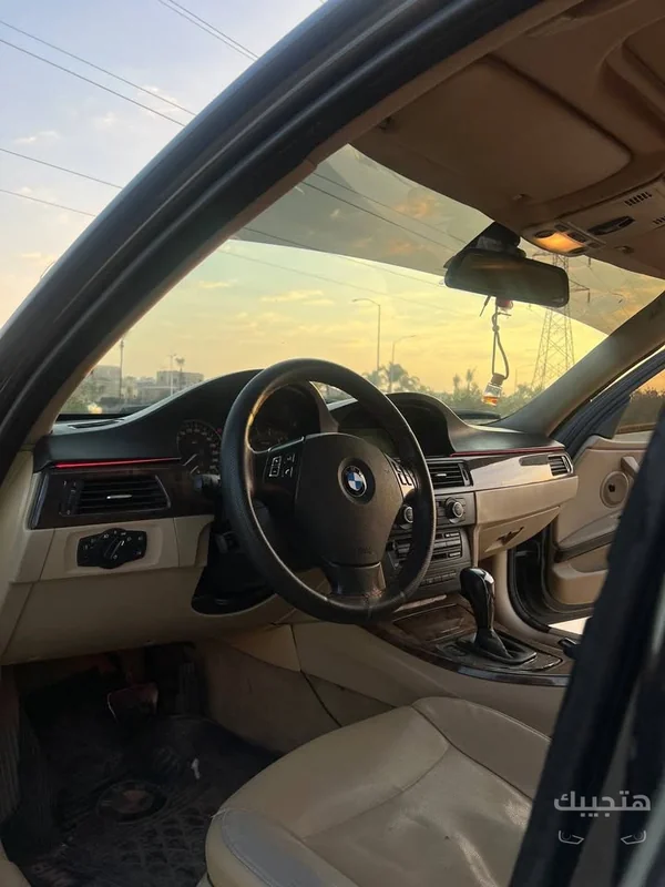 Interior view of 2008 BMW 320i
