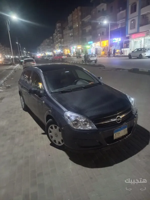Front and side view of 2009 Opel Astra