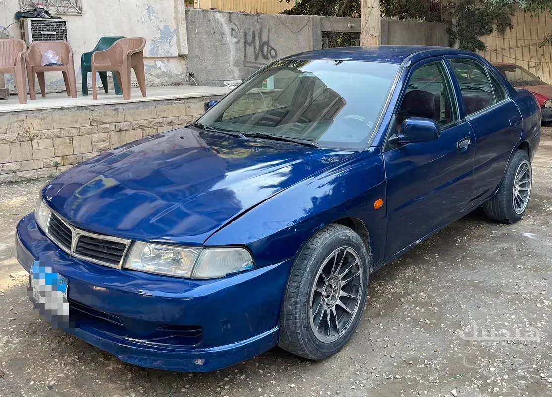 Front and side view of 1998 Mitsubishi Lancer