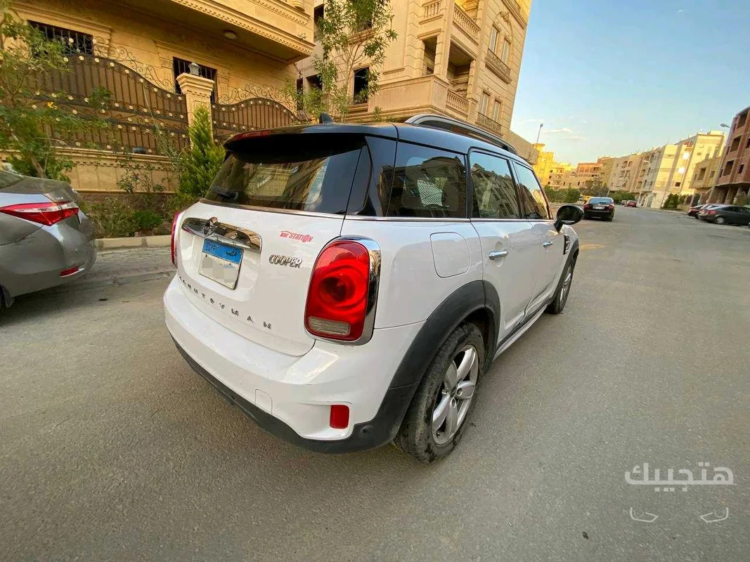 Rear and side view of 2018 Mini Countryman