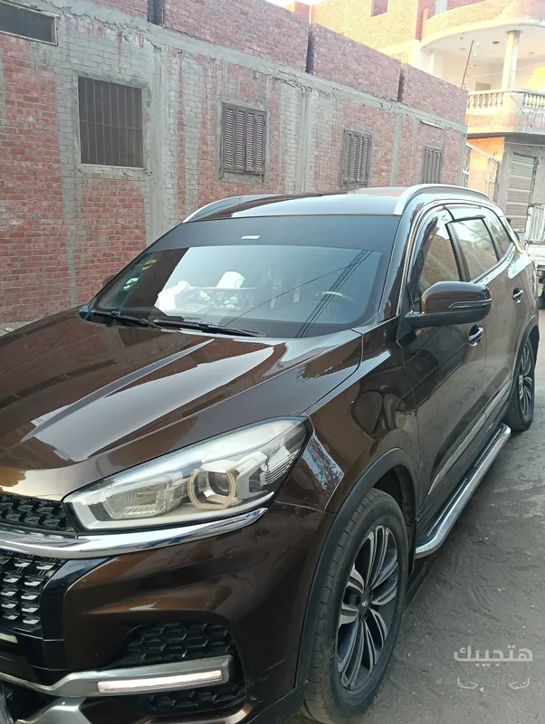 Front and side view of 2019 Chery Tiggo 8