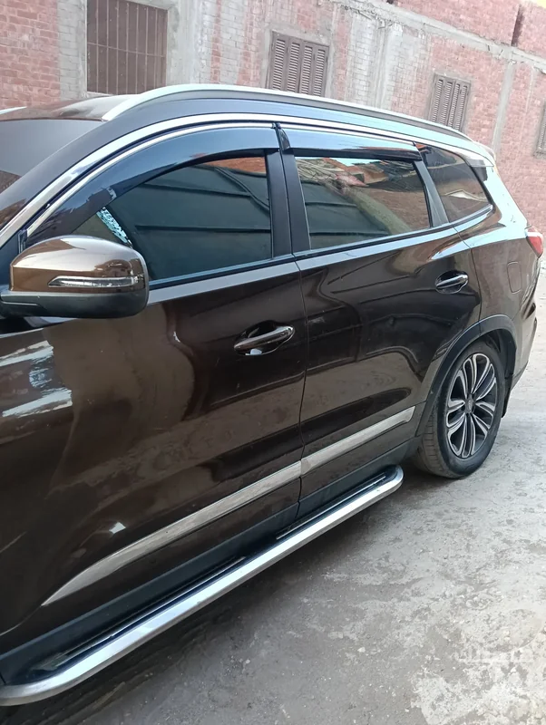 side view of 2019 Chery Tiggo 8