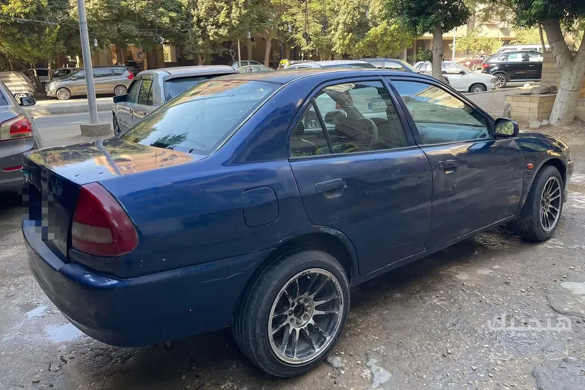 side and rear view of 1998 Mitsubishi Lancer