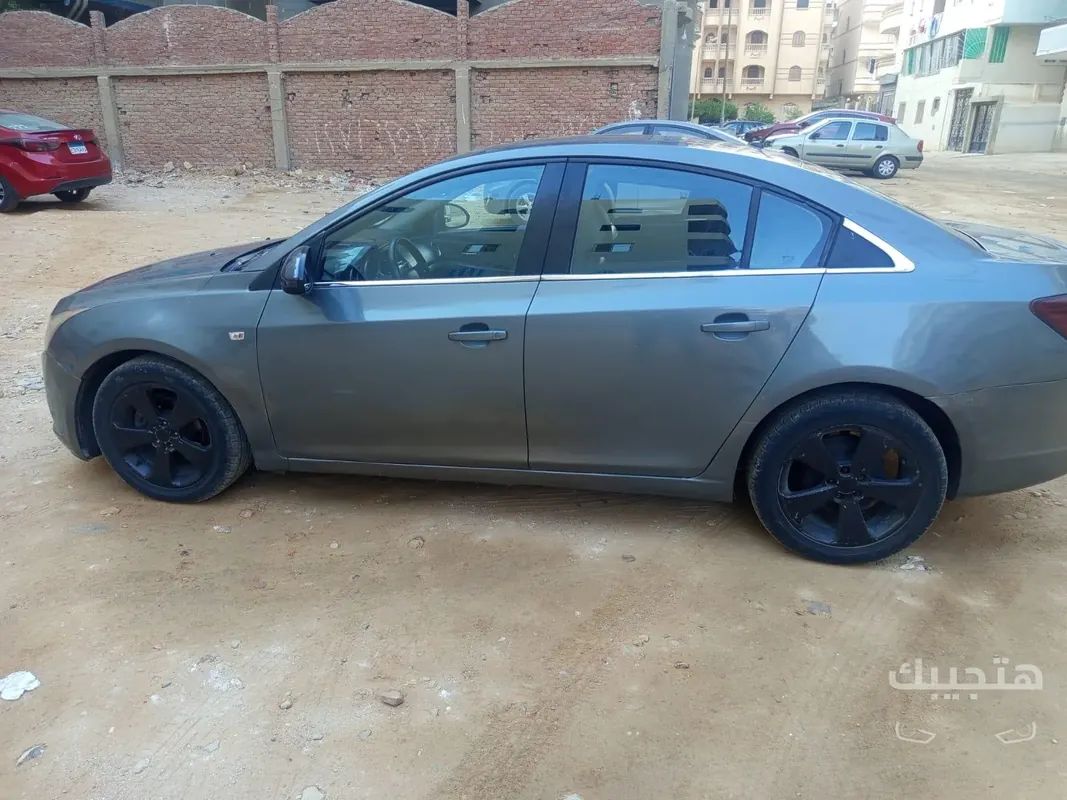 side view of 2012 Chevrolet Cruze