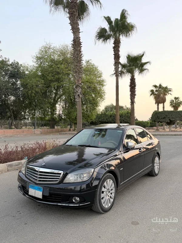 Front and side view of 2008 Mercedes-Benz C200