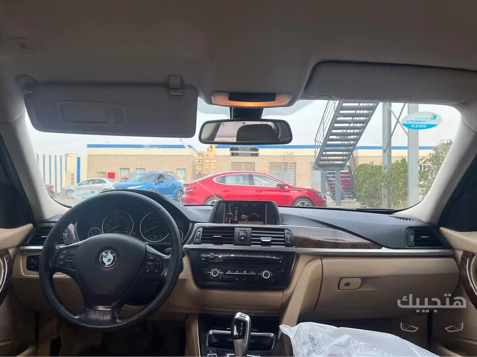 Interior view of 2014 BMW 316i