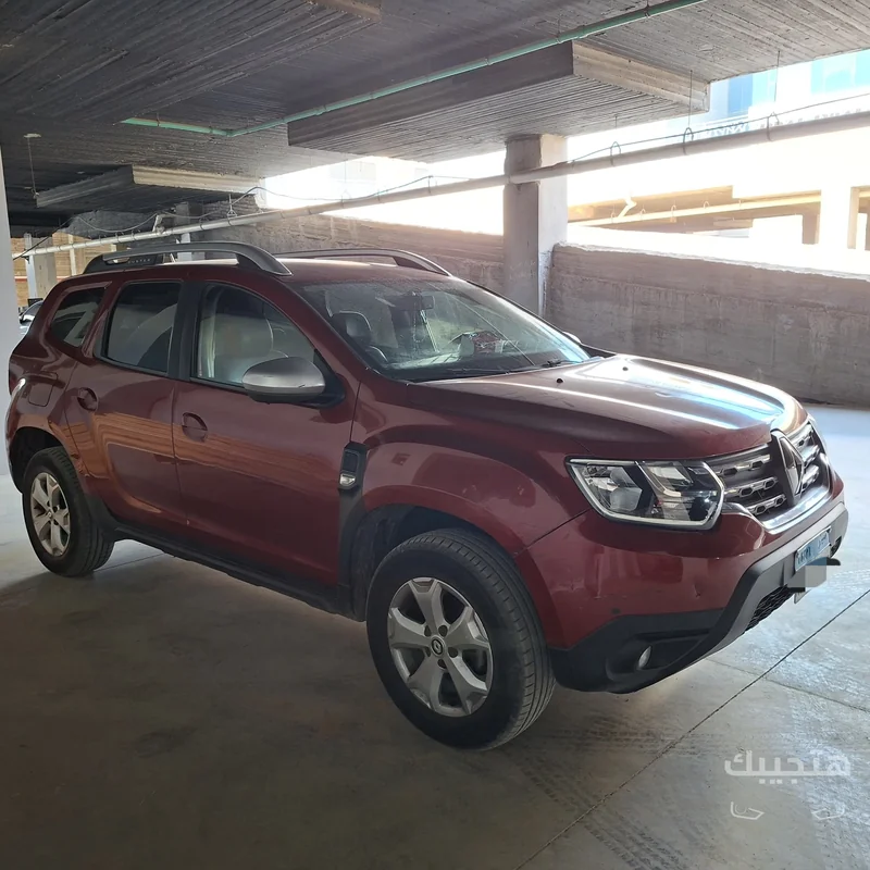Front and side view of 2021 Renault Duster