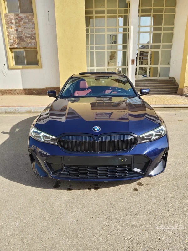 Front view of 2024 BMW 320i