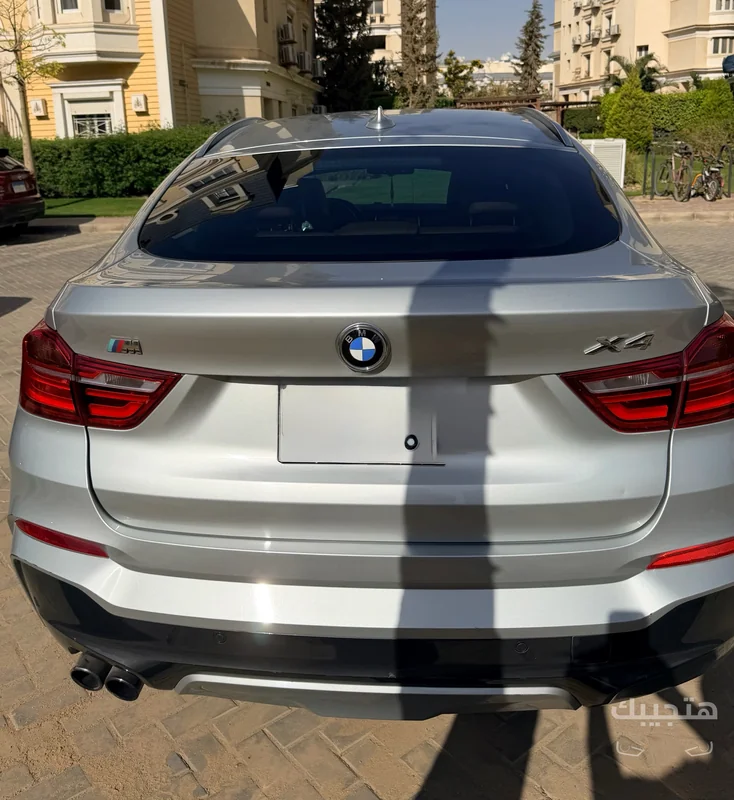 Rear view of 2017 BMW X4
