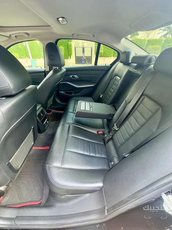 Interior view of 2020 BMW 320i
