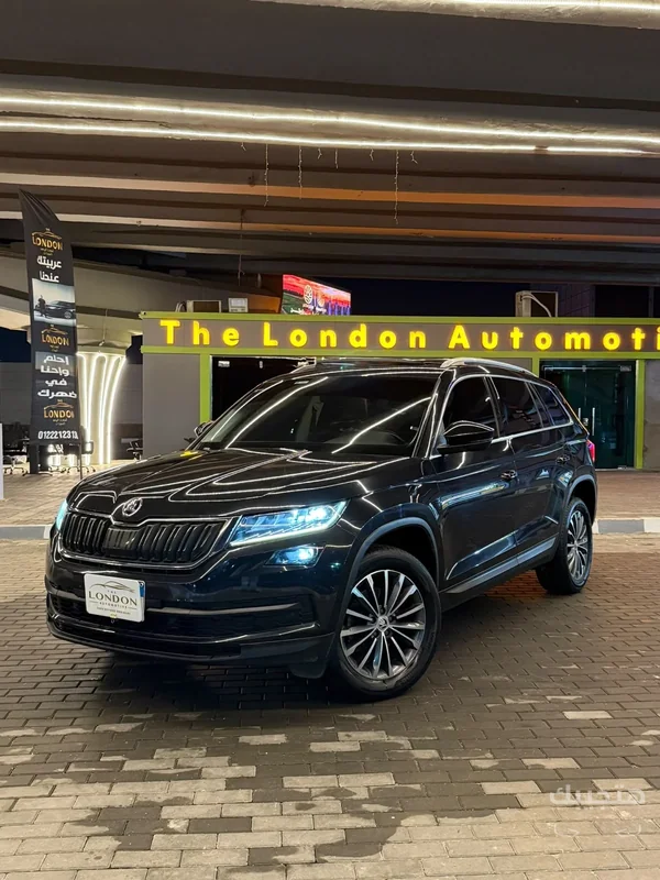 Front and side view of 2020 Skoda Kodiaq