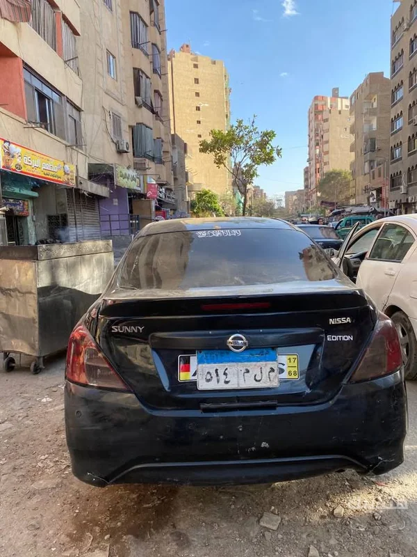 منظر خلفي لسيارة نيسان صني موديل 2013