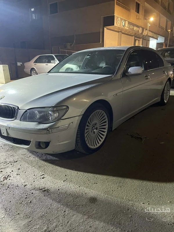 side view of 2008 BMW 740Li
