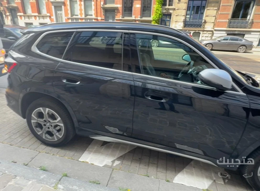 side view of 2023 BMW X1