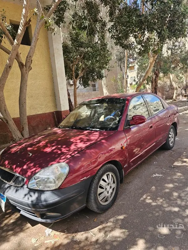 Front and side view of 2004 Daewoo Nubira 2