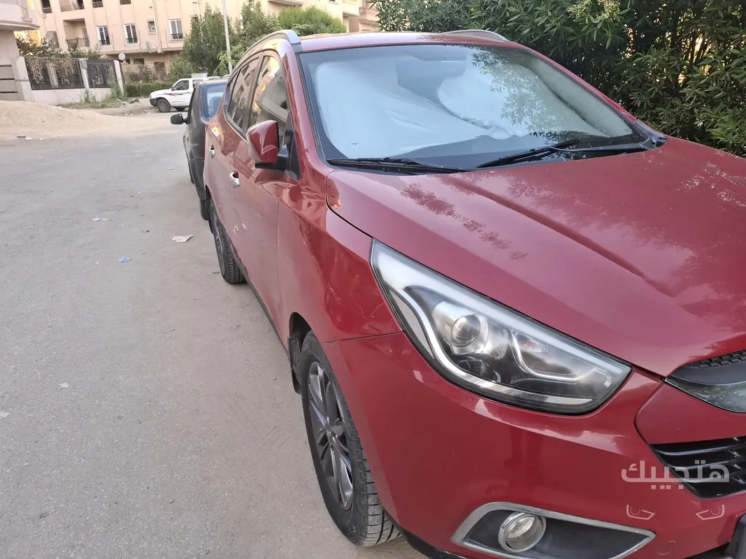 Front and side view of 2016 Hyundai iX 35