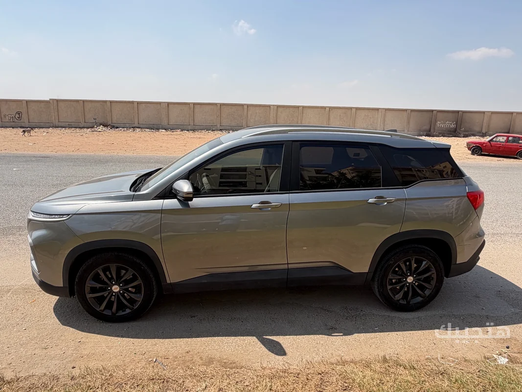 side view of 2023 Chevrolet Captiva