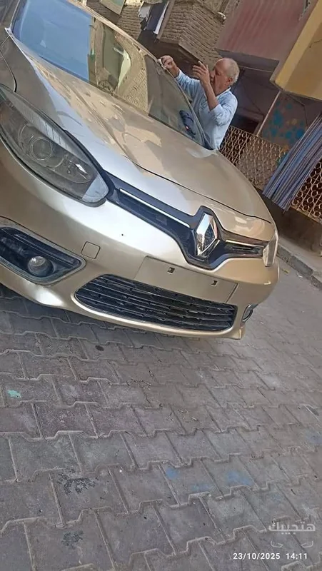 Front view of 2015 Renault Fluence