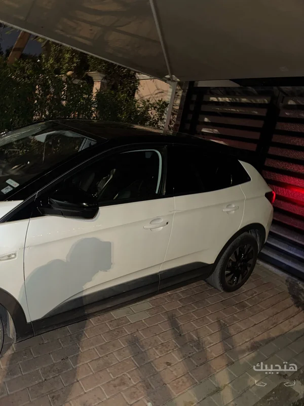 side view of 2021 Opel Grandland