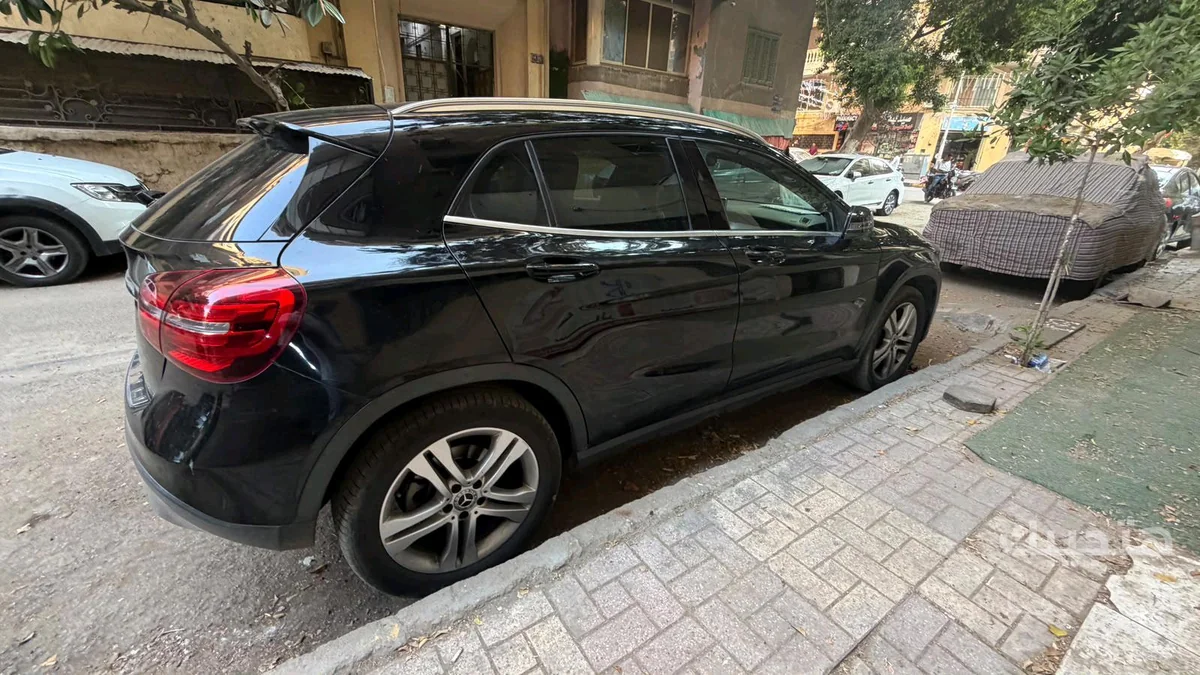 side view of 2018 Mercedes-Benz GLA 200