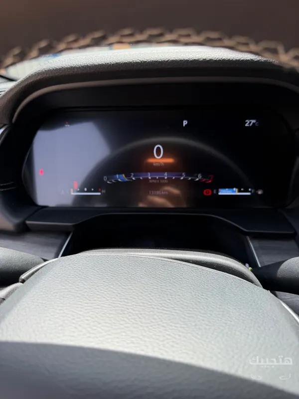Interior view of 2025 Jeep Grand Cherokee