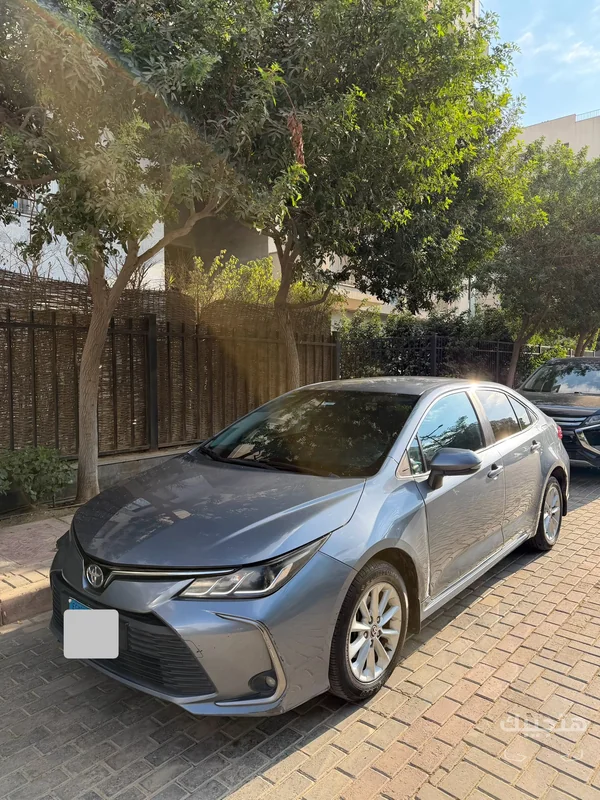 side view of 2020 Toyota Corolla