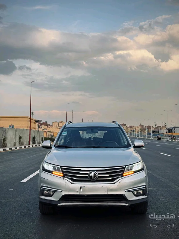 Front view of 2019 MG RX5