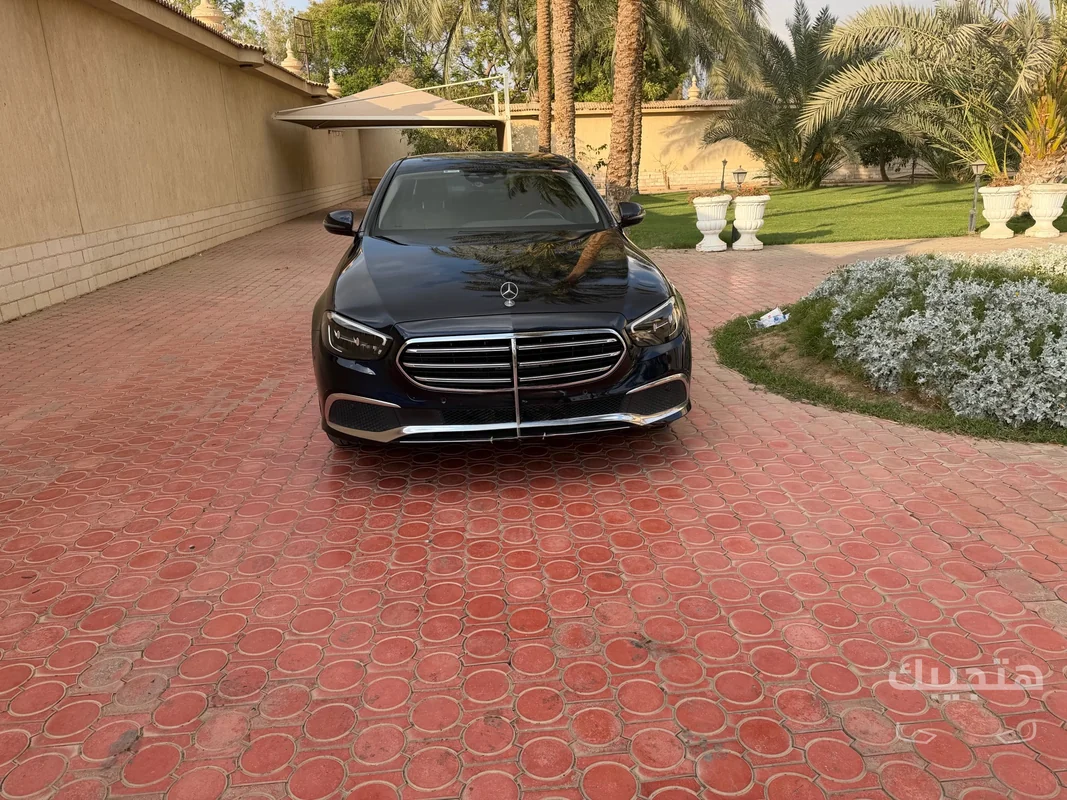 Front view of 2022 Mercedes-Benz E200