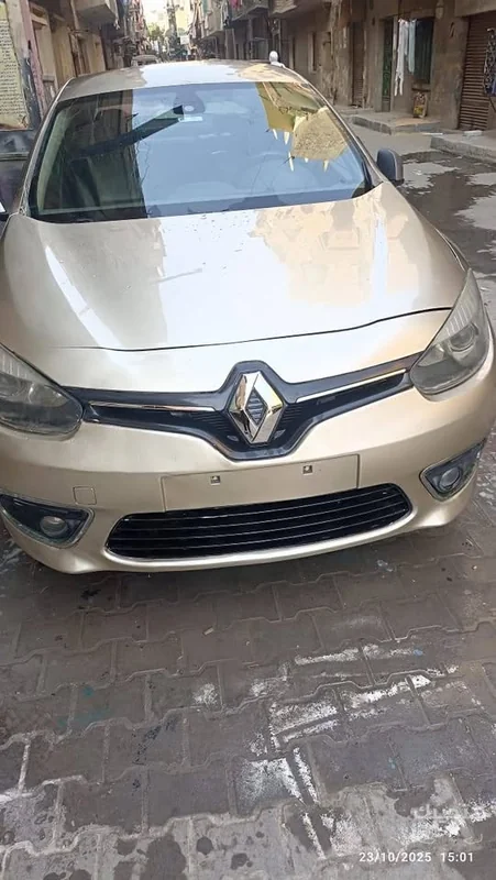 Front view of 2015 Renault Fluence