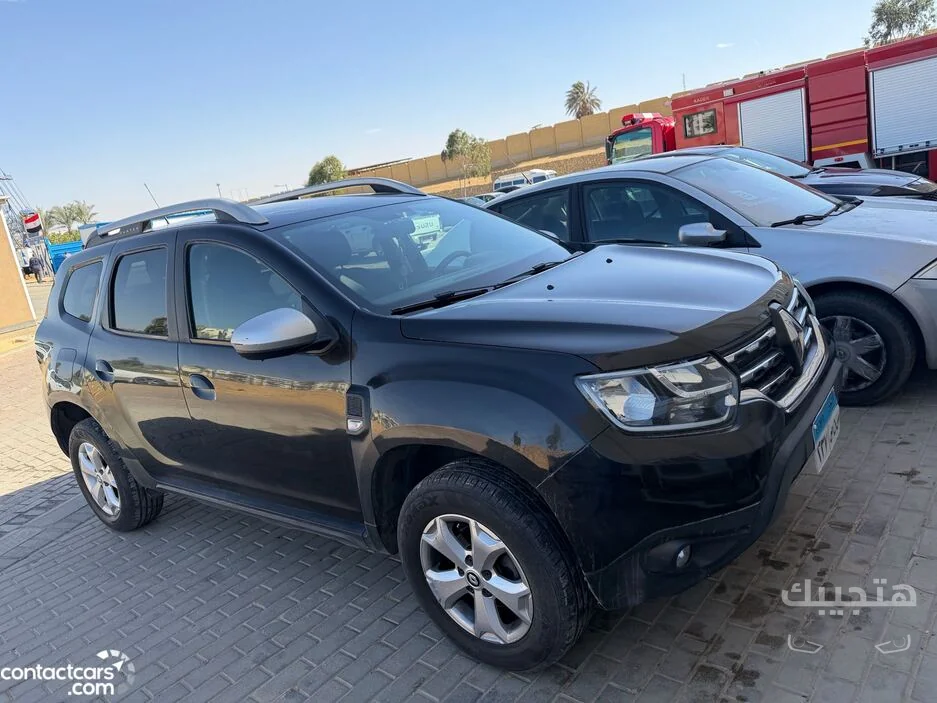 Front and side view of 2019 Renault Duster