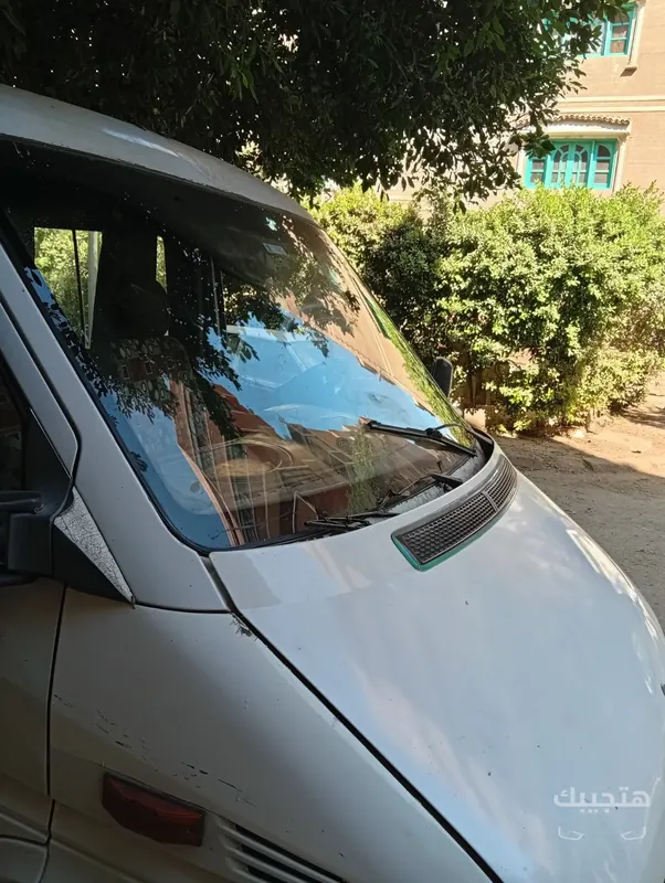 Front and side view of 2005 Mercedes-Benz Sprinter