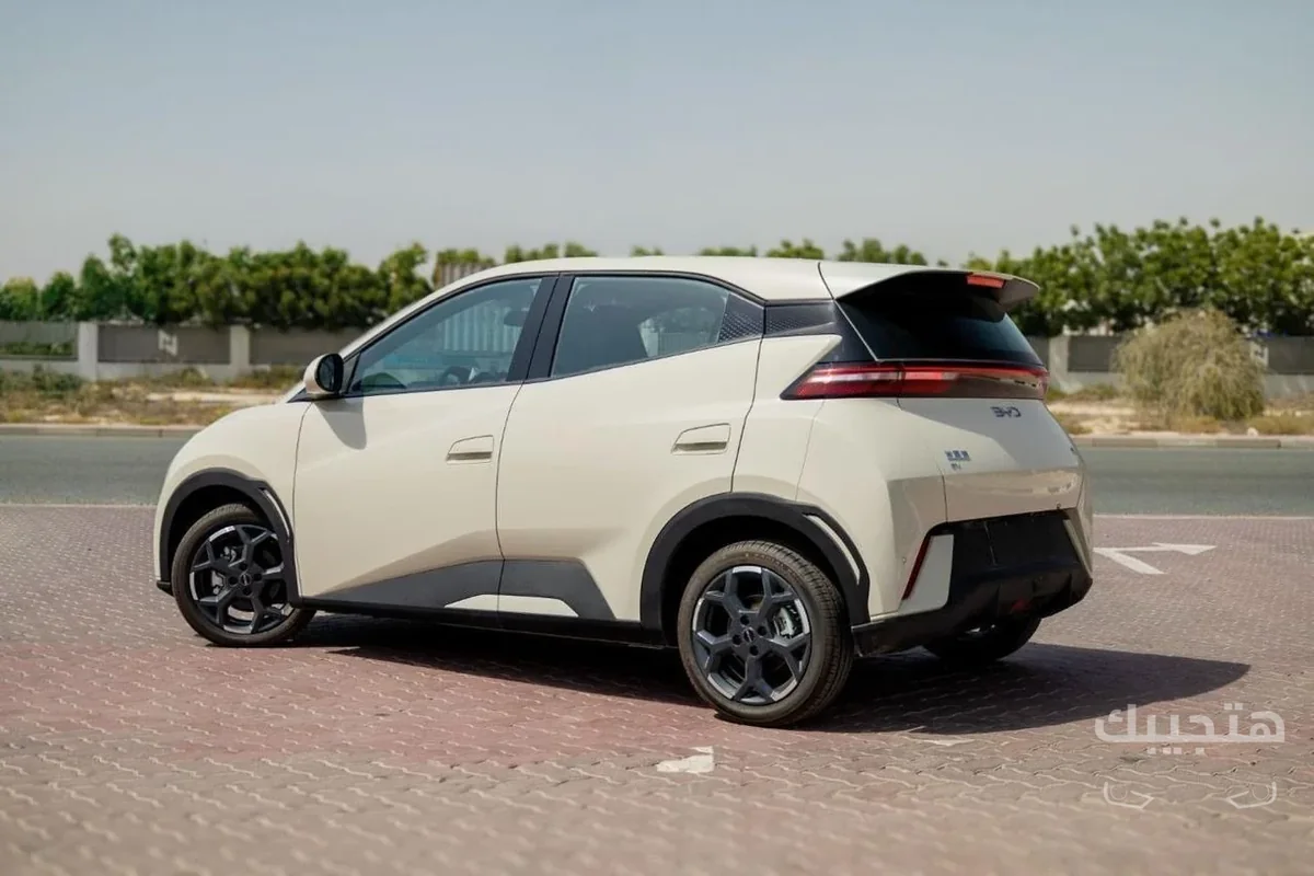 side view of 2025 BYD Seal