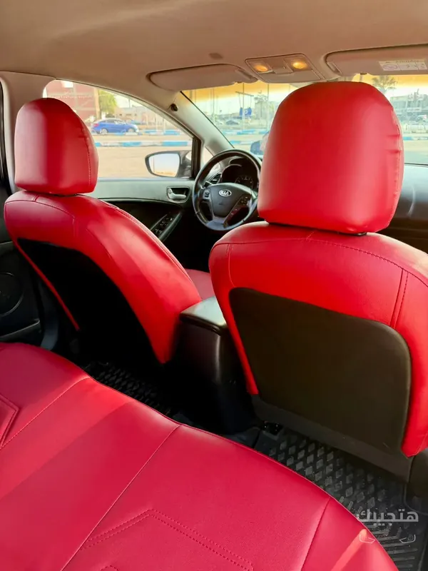 Interior view of 2017 Kia Cerato
