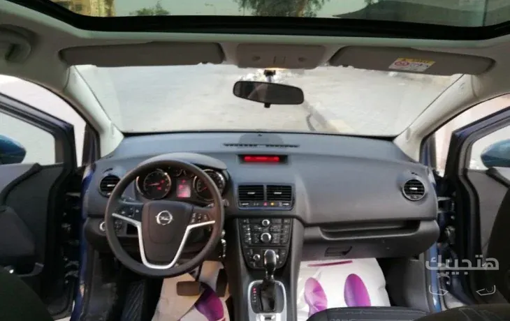 Interior view of 2016 Opel Meriva