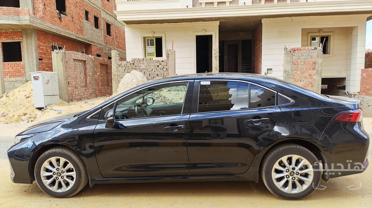 side view of 2019 Toyota Corolla