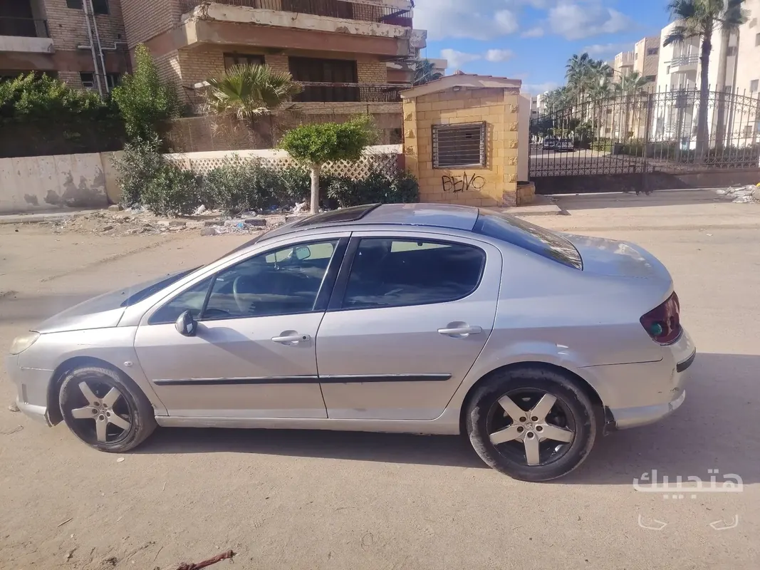 منظر جانبي لسيارة بيجو 408 موديل 2009